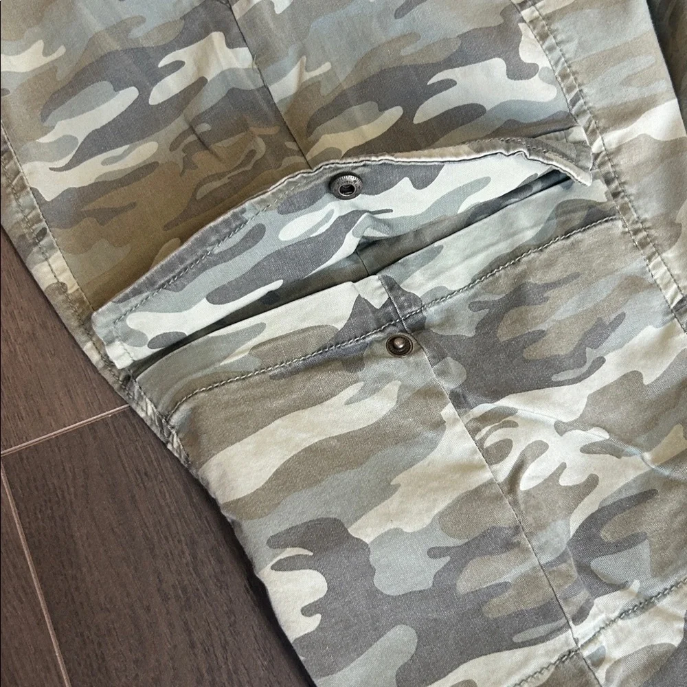 Sanctuary Rebel Camo Cargo Joggers Women’s Size 29 - Picture 9 of 13